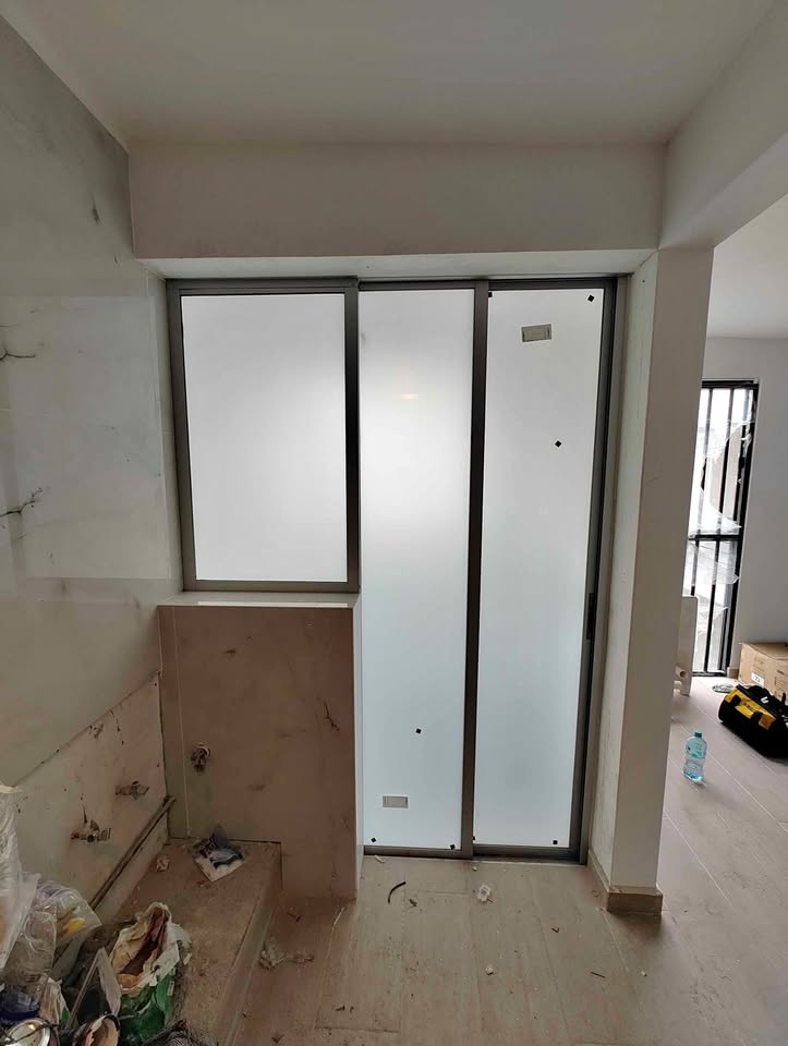 Puertas de cristal a la media en Torreón